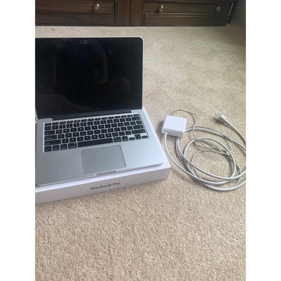 Like new Mac book pro for sale with original box - Picture 2 of 5